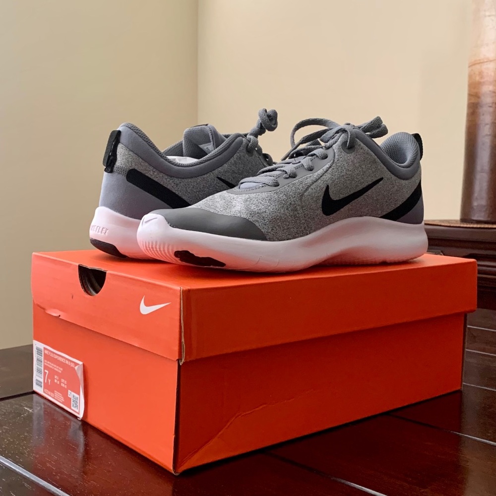 NIKE Shoes - Flex Experience RN 8